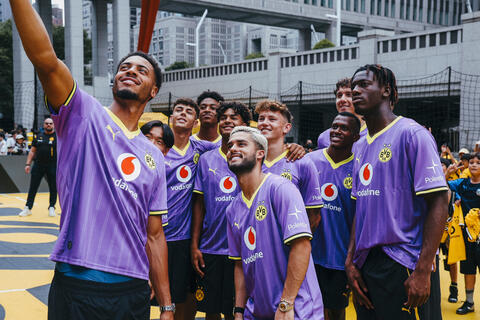 BVB_Team-Selfie.jpg
