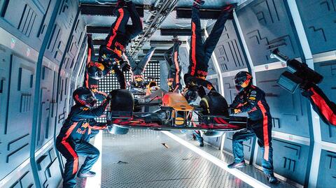 H1-Red-Bull-Zero-G-Pit-Stop.jpg