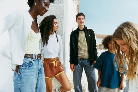 LOW-RES-1000x667-26AW_SP_Back-to-School_Full-Group_1616_RGB.jpg